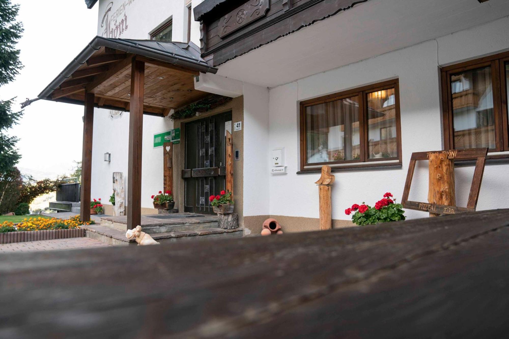 Ferienwohnungen Monja Und Dietmar Thoeni Arzl im Pitztal Exterior foto
